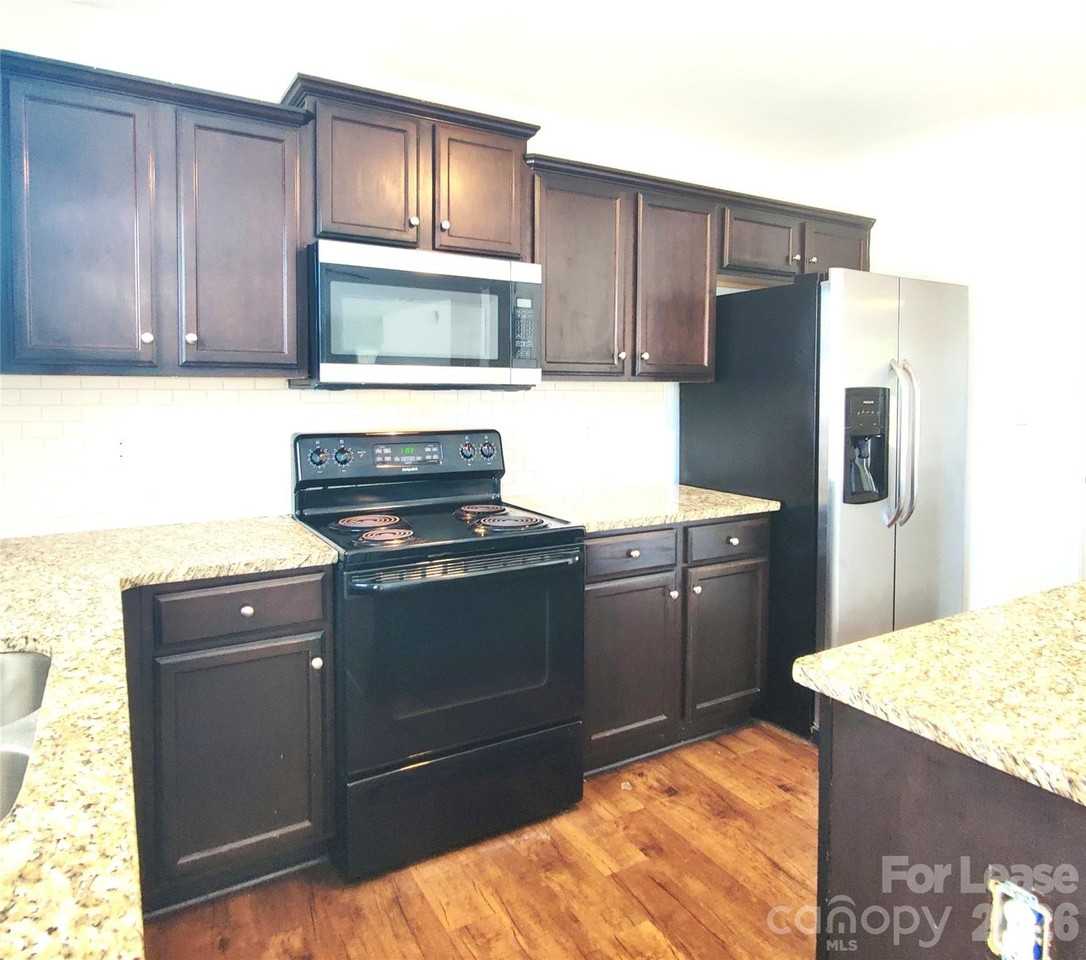 6915 Nathan Dr - Photo 5 of 34