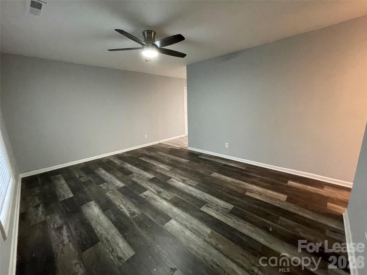 2815 Ravencroft Dr - Photo 3 of 18