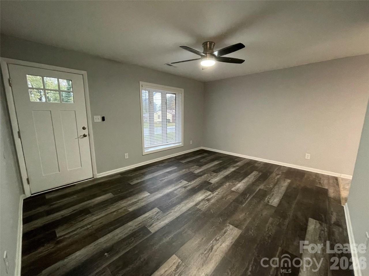 2815 Ravencroft Dr - Photo 4 of 18
