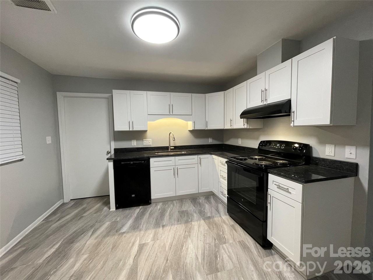 2815 Ravencroft Dr - Photo 6 of 18