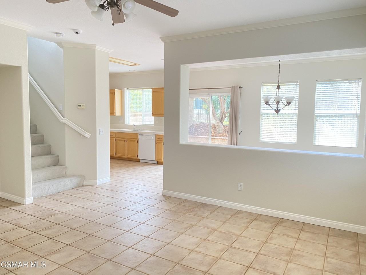 559 Yarrow Dr - Photo 3 of 23