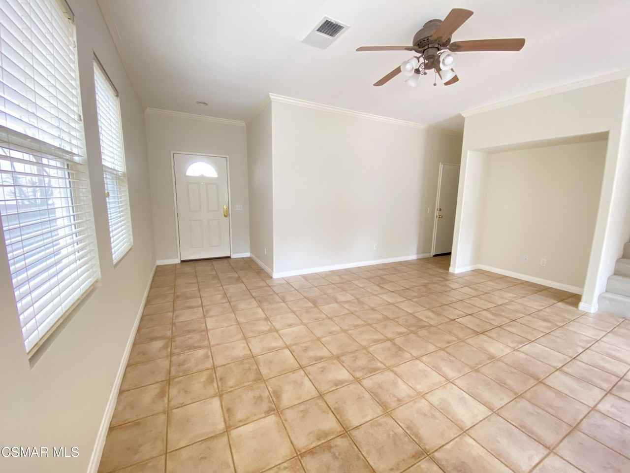 559 Yarrow Dr - Photo 4 of 23