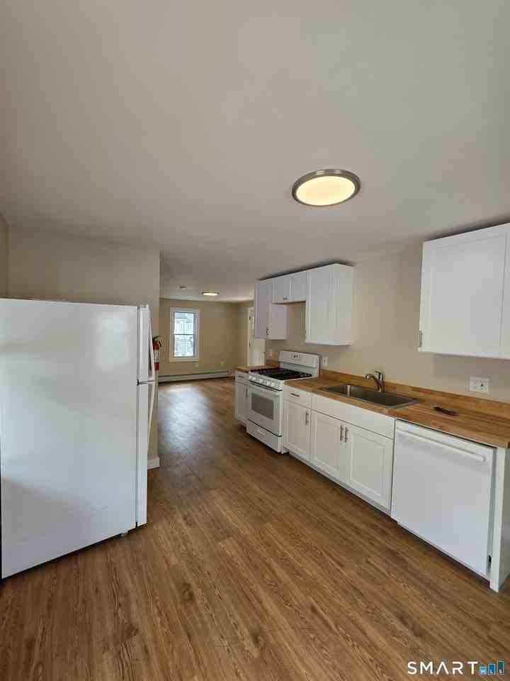 14 Smith St #1 - Photo 4 of 8