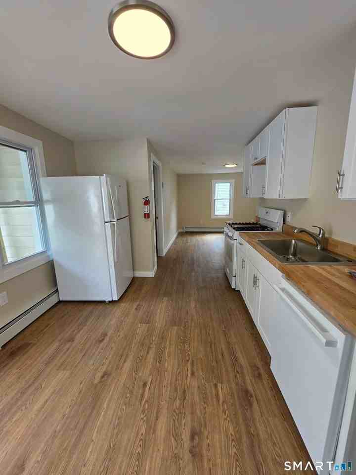 14 Smith St #1 - Photo 5 of 8