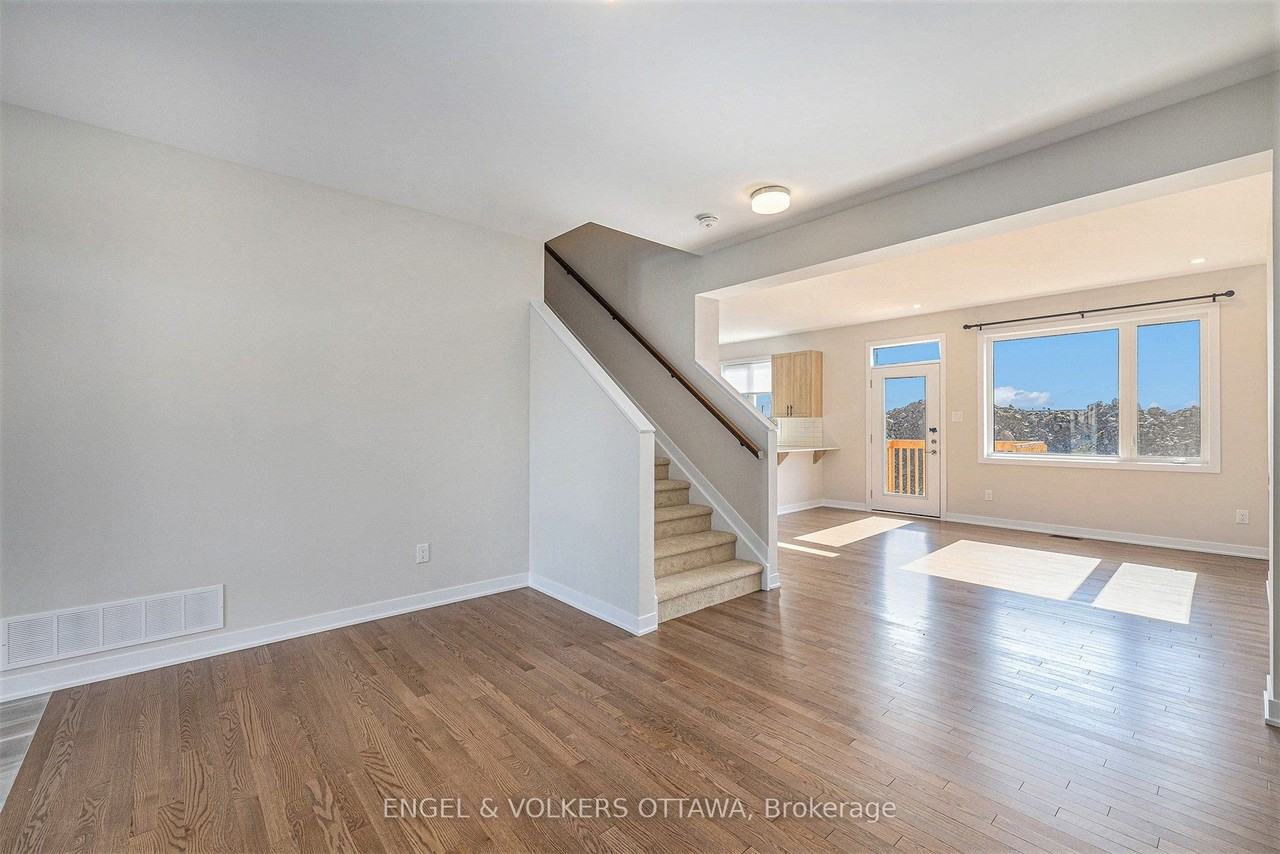 146 BEEBALM Crescent - Photo 4 of 25