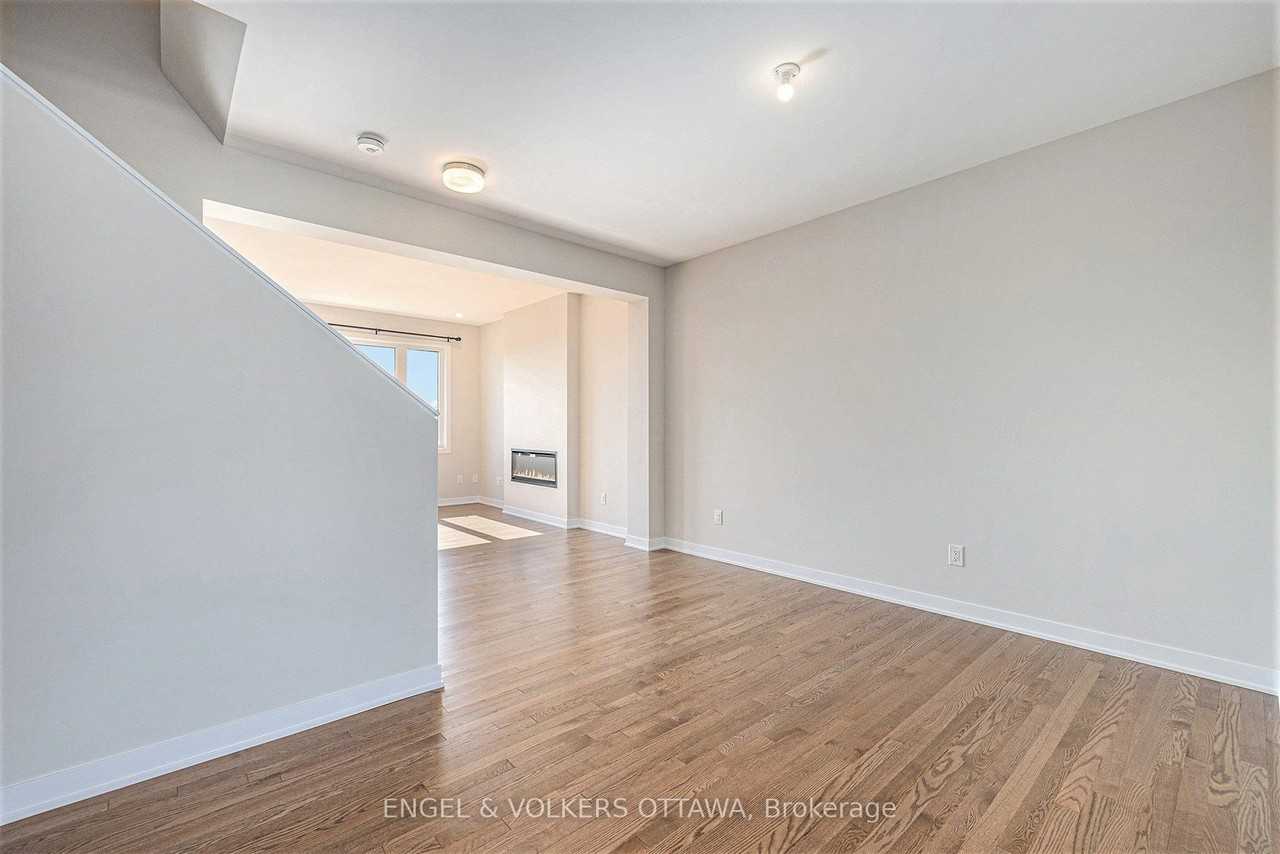 146 BEEBALM Crescent - Photo 7 of 25
