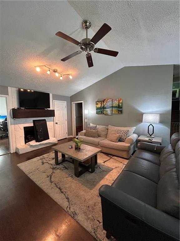 2134 Atkinson Ln - Photo 2 of 24