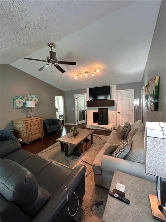 2134 Atkinson Ln - Photo 3 of 24