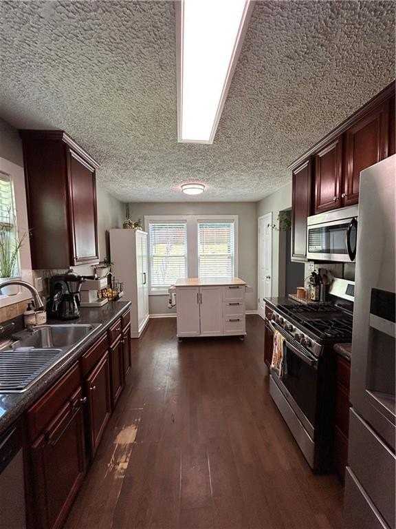 2134 Atkinson Ln - Photo 4 of 24