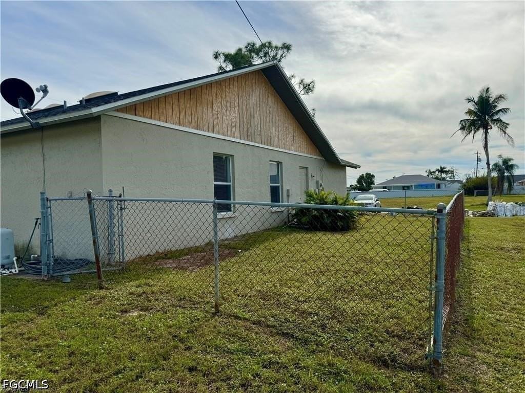 1203 Sw 34th St - Photo 3 of 21