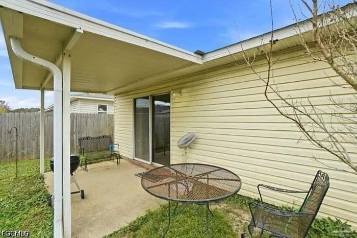 1060 Antigua Cir - Photo 2 of 14