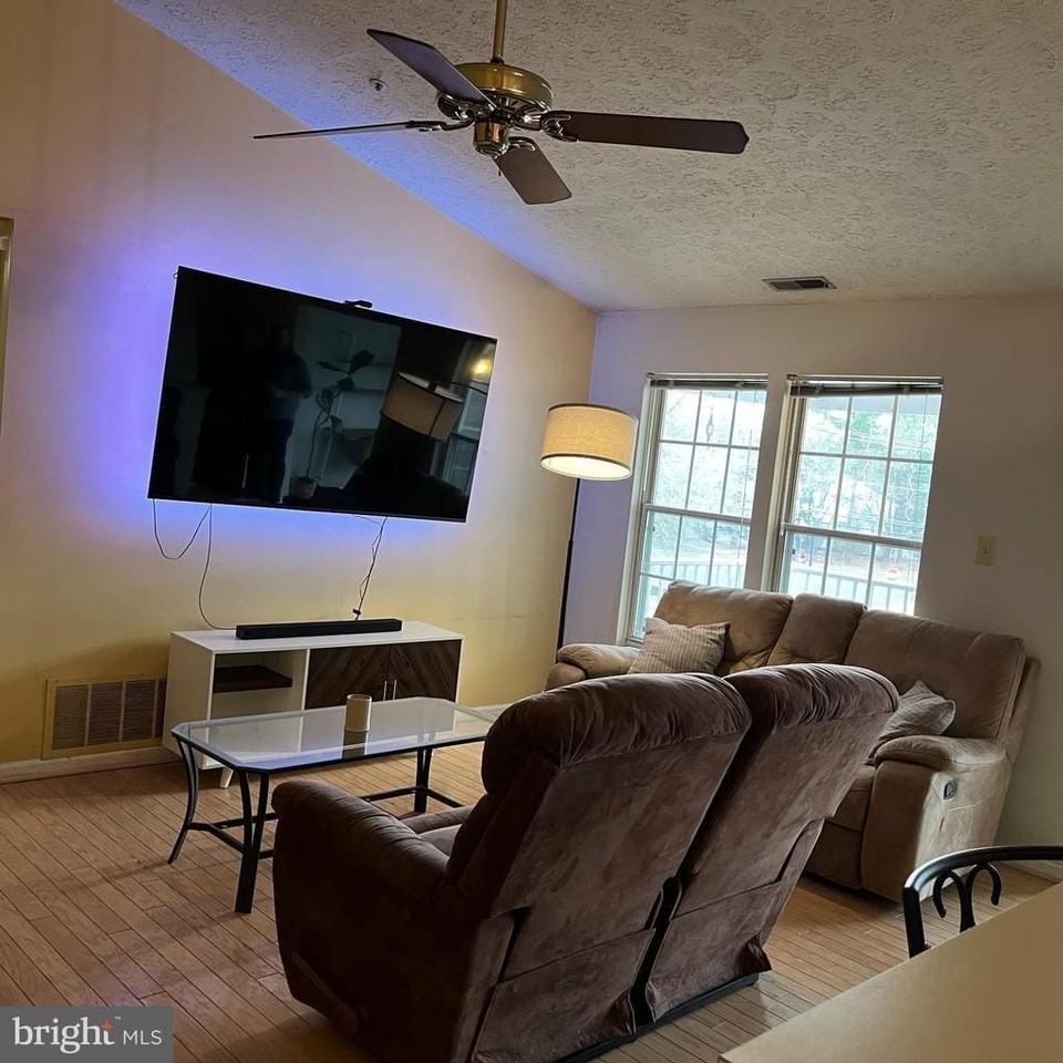 24 Inverness Cir - Photo 4 of 15
