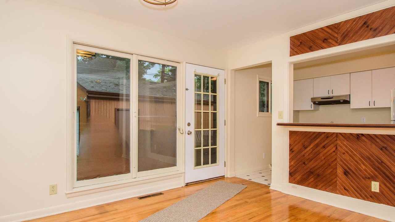 924 N Maple Rd - Photo 6 of 34