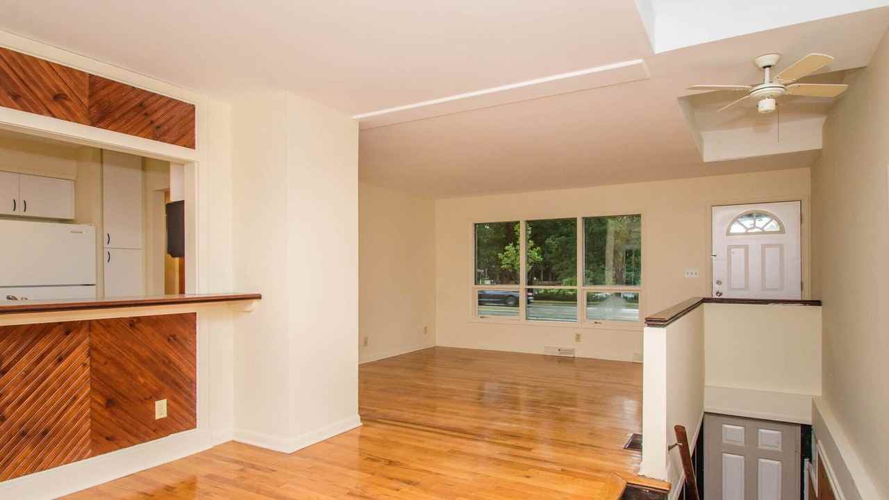 924 N Maple Rd - Photo 7 of 34