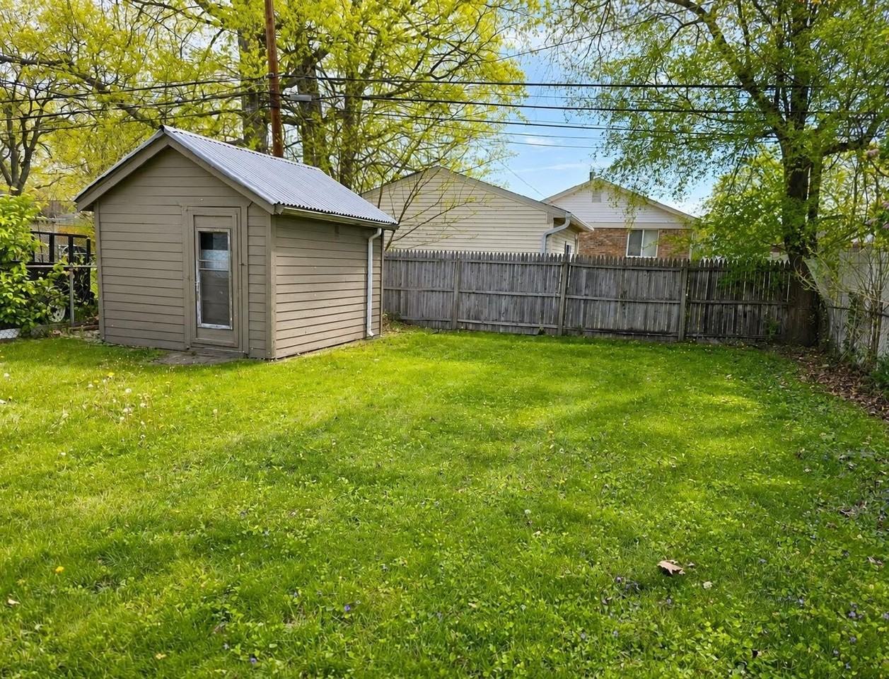 27392 Osmun St - Photo 4 of 11