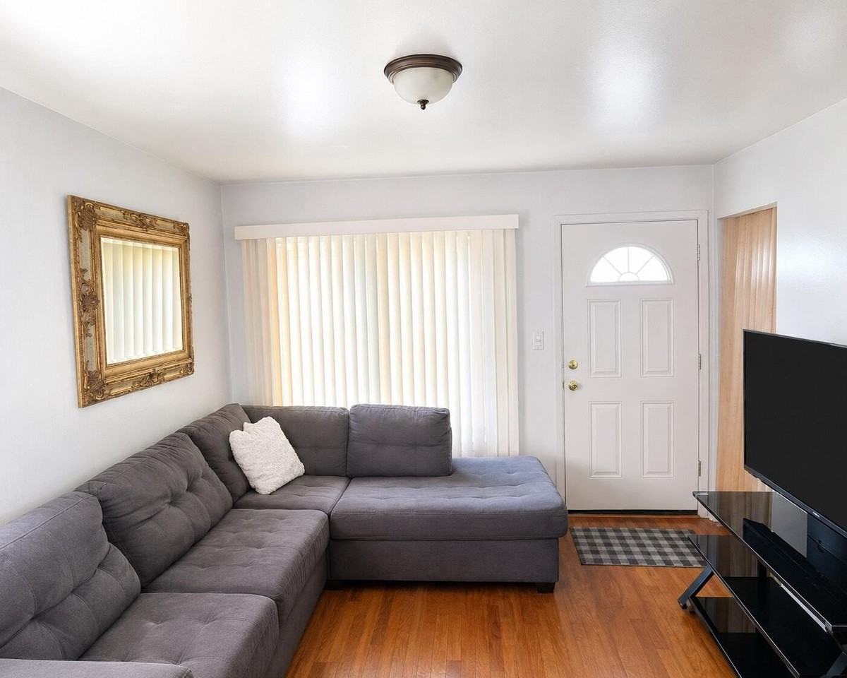 27392 Osmun St - Photo 5 of 11