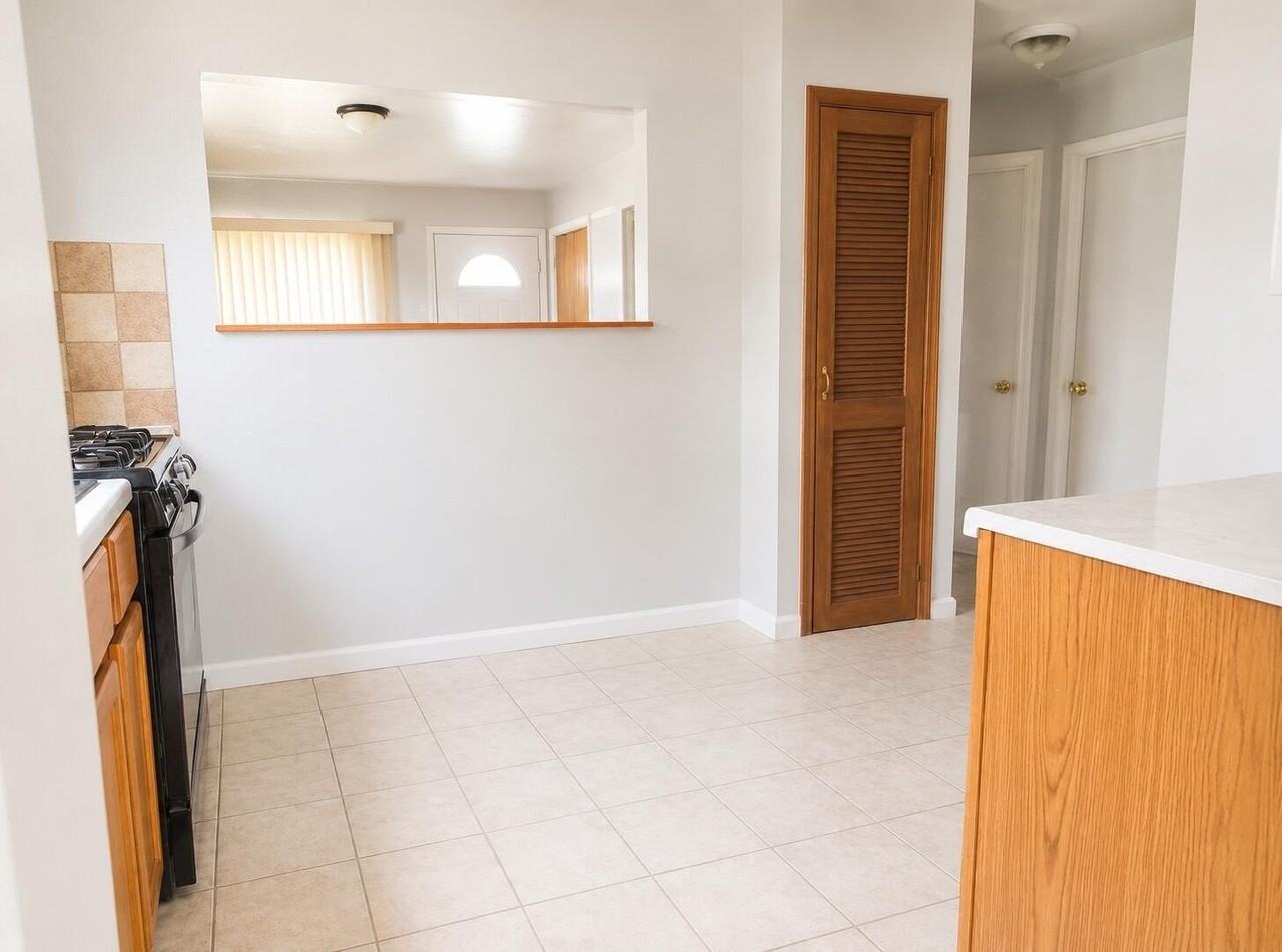 27392 Osmun St - Photo 7 of 11