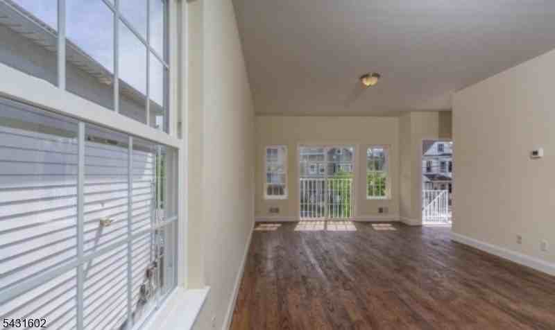 139 Washington Ave #2 - Photo 2 of 8