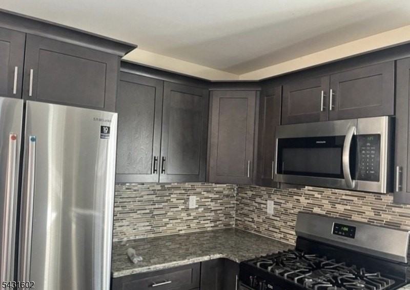 139 Washington Ave #2 - Photo 3 of 8