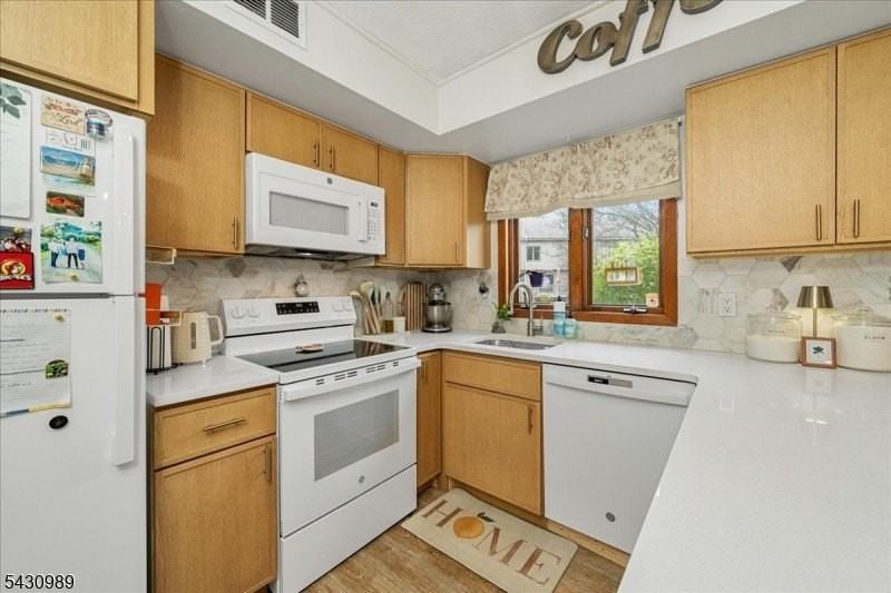 204 Dakota Dr - Photo 6 of 45