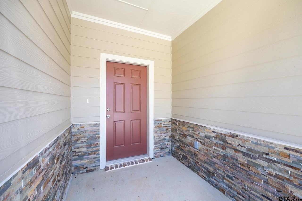 815 E Grande Blvd - Photo 2 of 21