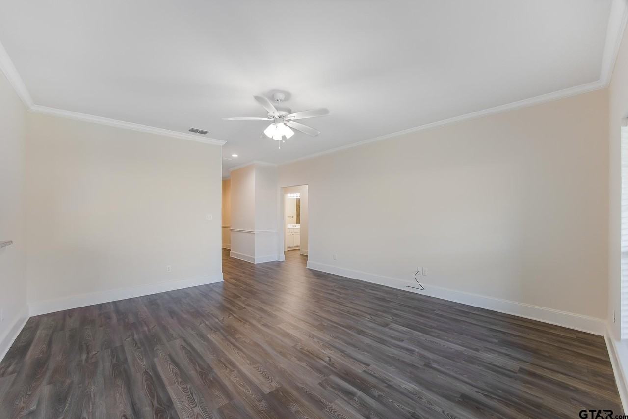 815 E Grande Blvd - Photo 4 of 21