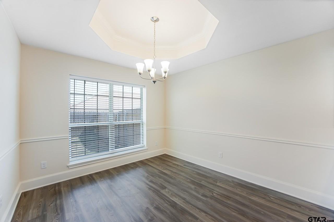 815 E Grande Blvd - Photo 5 of 21