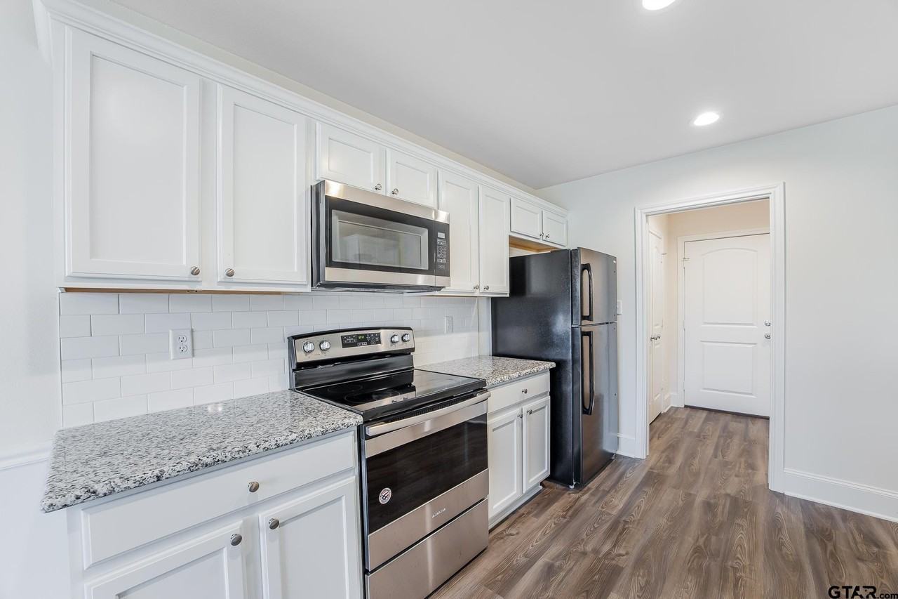 815 E Grande Blvd - Photo 6 of 21