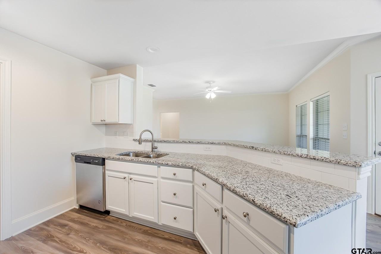815 E Grande Blvd - Photo 7 of 21