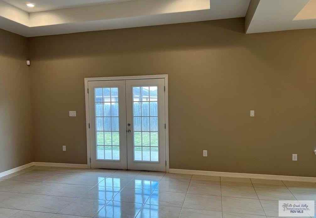 6978 Heritage Oak Dr - Photo 2 of 13