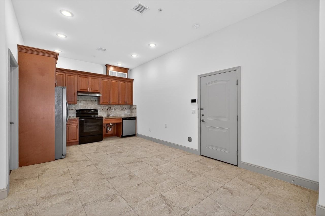 258 Broadway - Photo 4 of 11