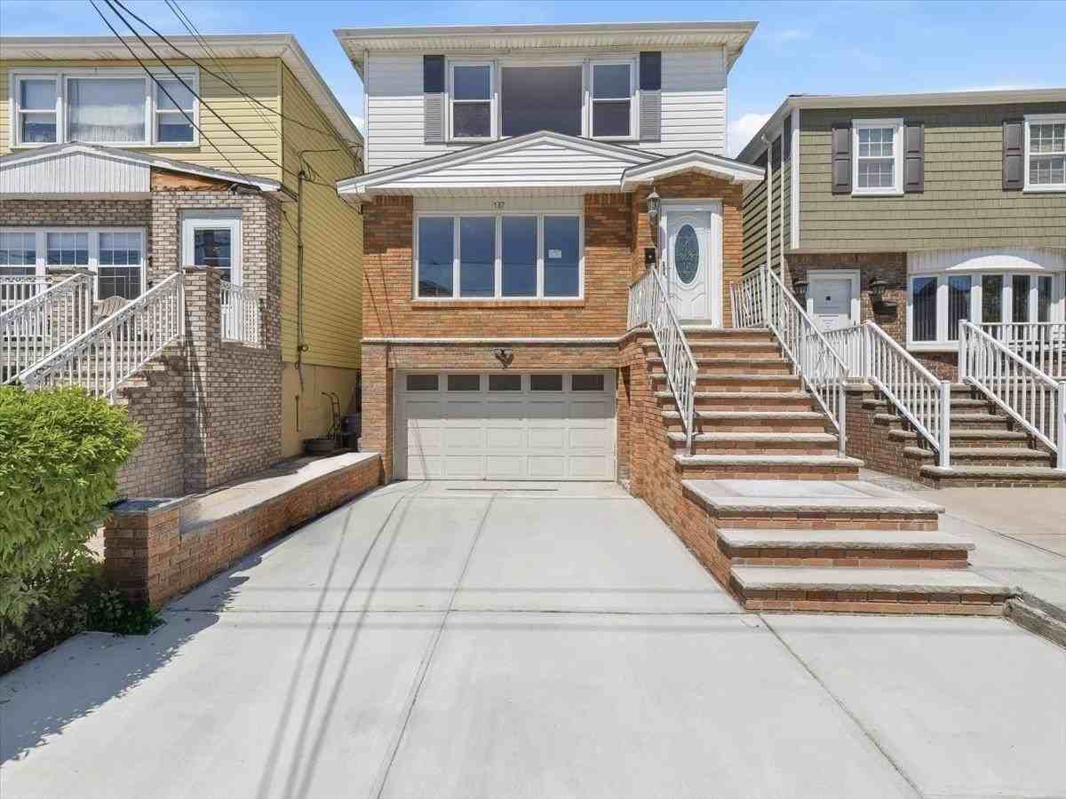137 Kennedy Blvd #2 - Photo 2 of 27