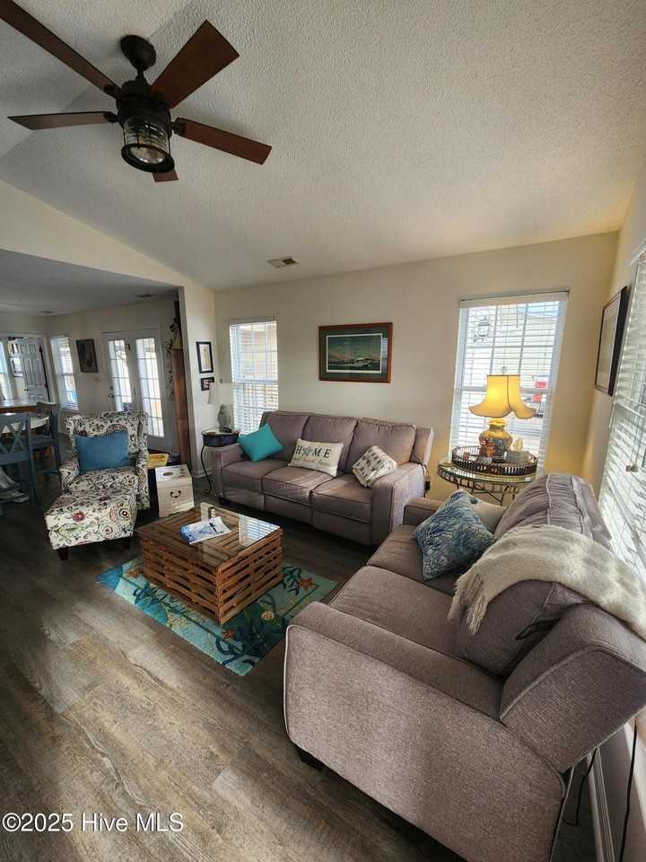 429 Meeting St - Photo 3 of 18