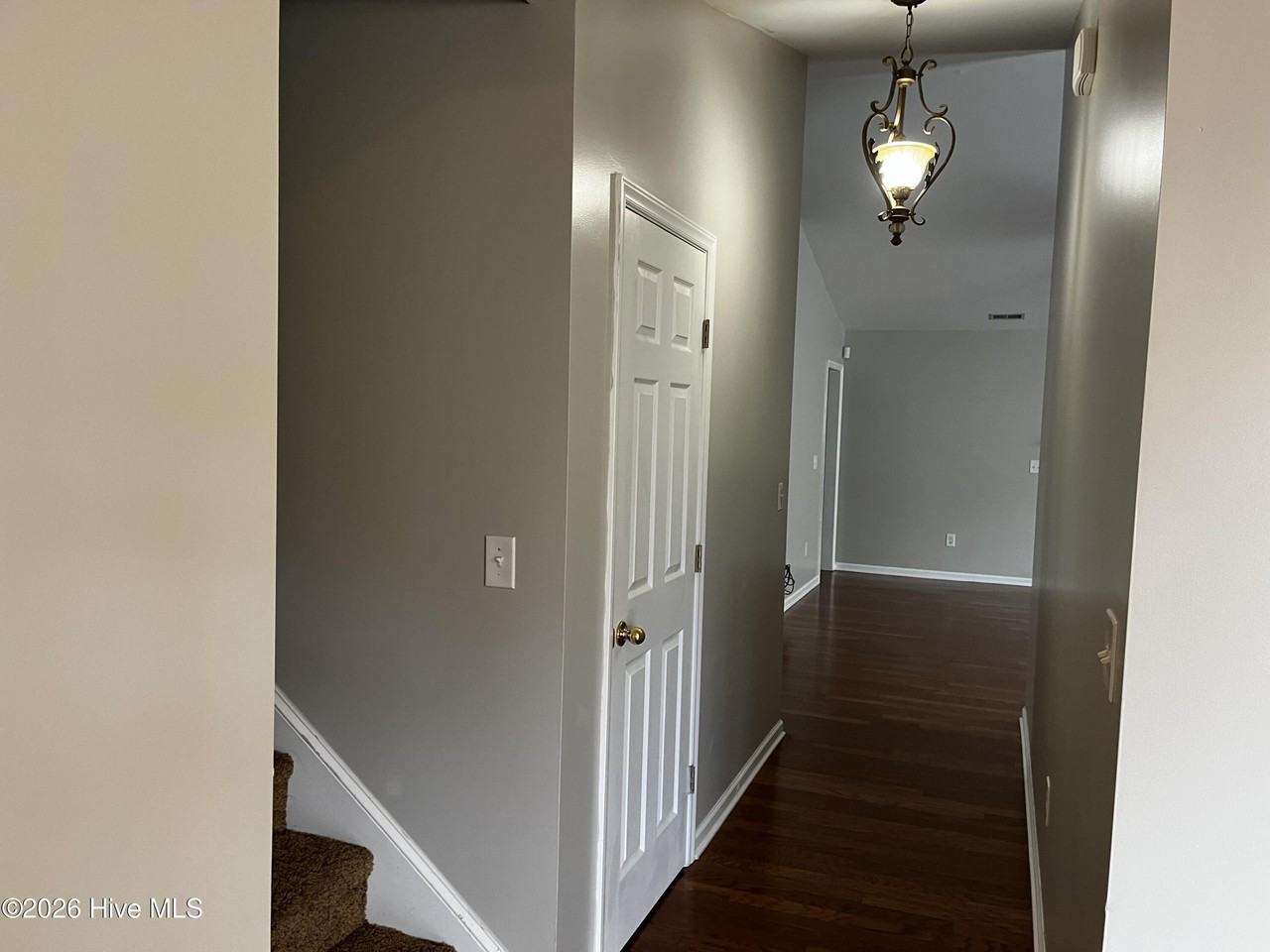 108 Lakeside Green Dr - Photo 5 of 26