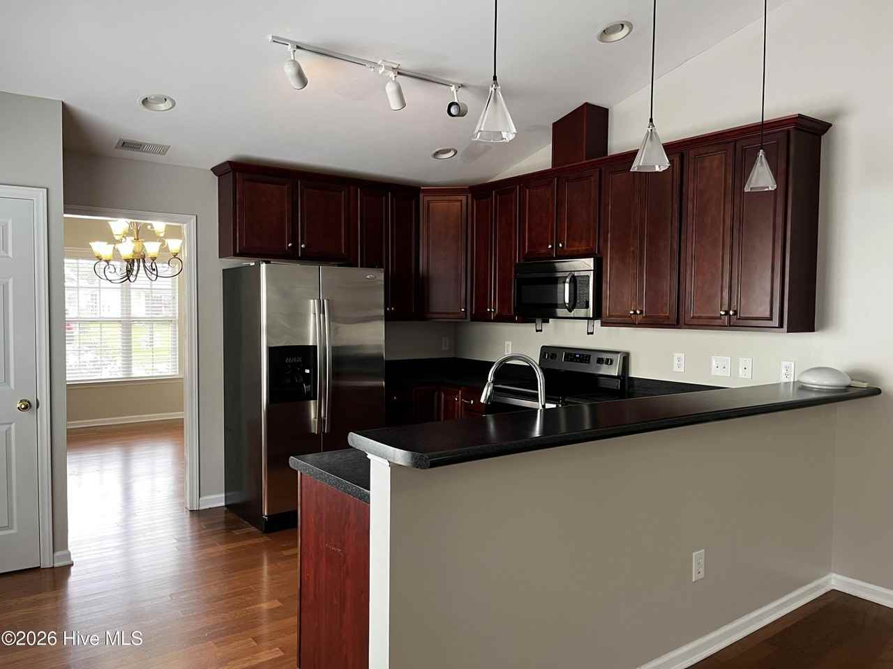 108 Lakeside Green Dr - Photo 7 of 26