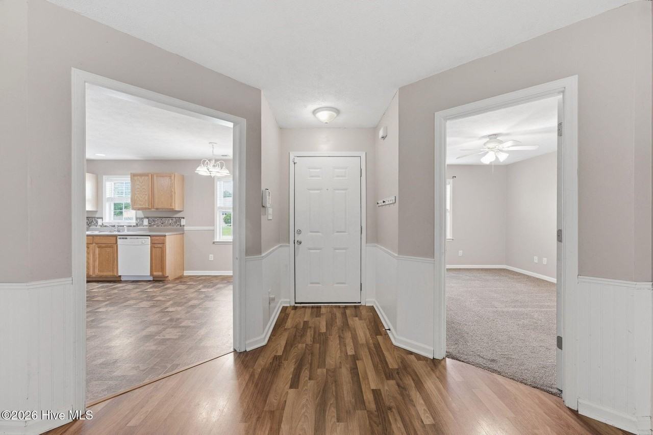 108 Oakley Dr - Photo 3 of 34