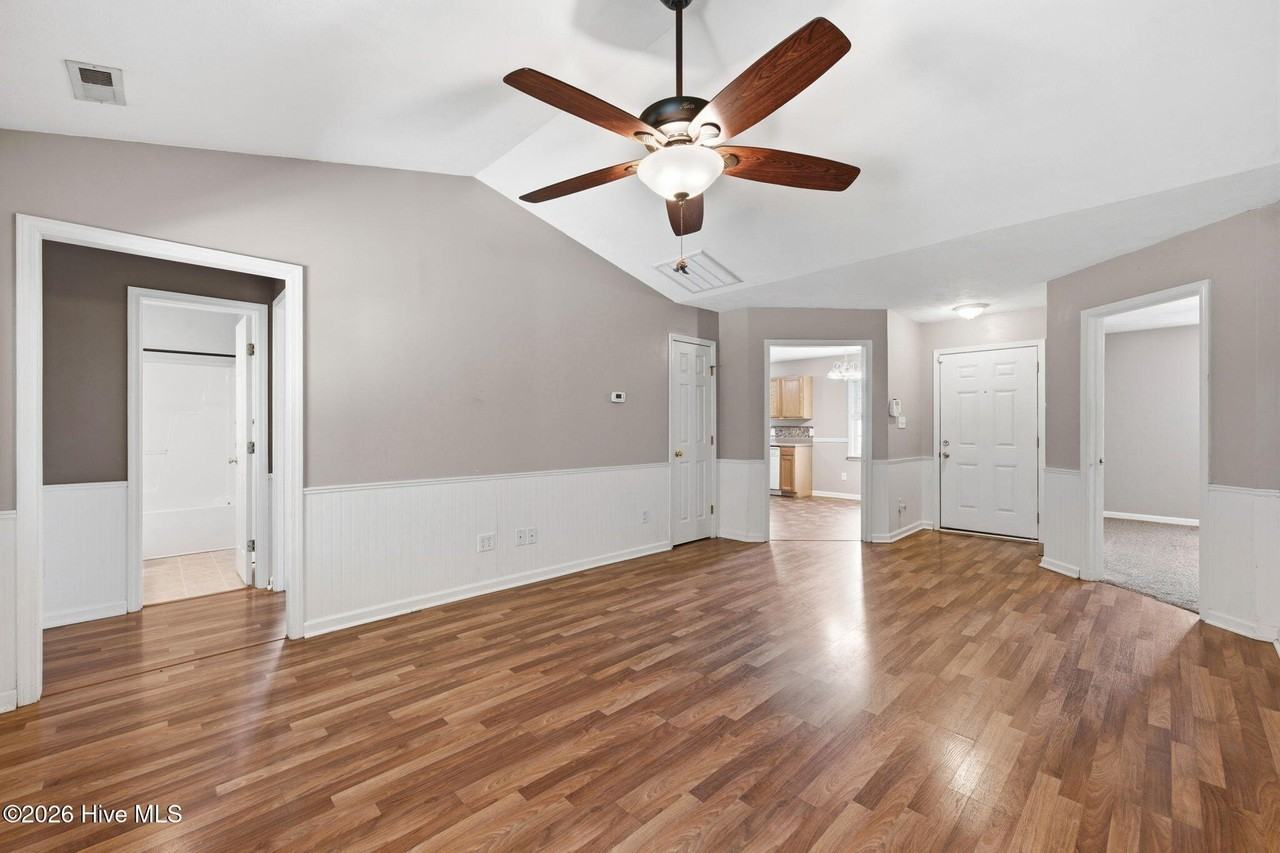 108 Oakley Dr - Photo 4 of 34