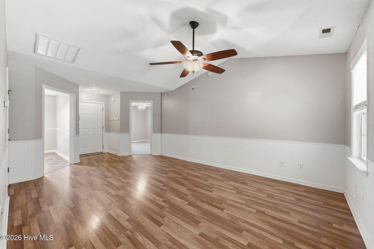 108 Oakley Dr - Photo 5 of 34