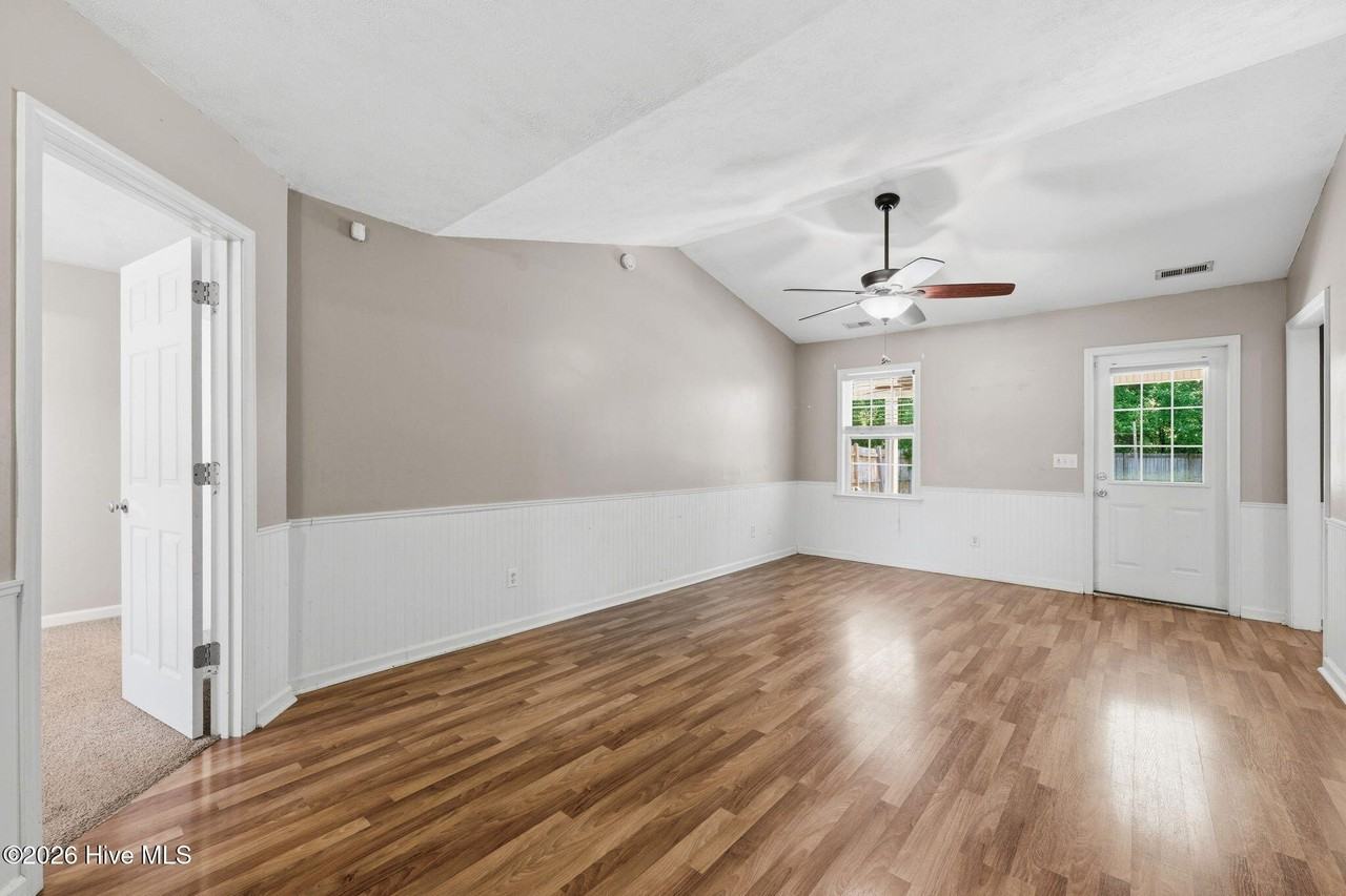 108 Oakley Dr - Photo 6 of 34