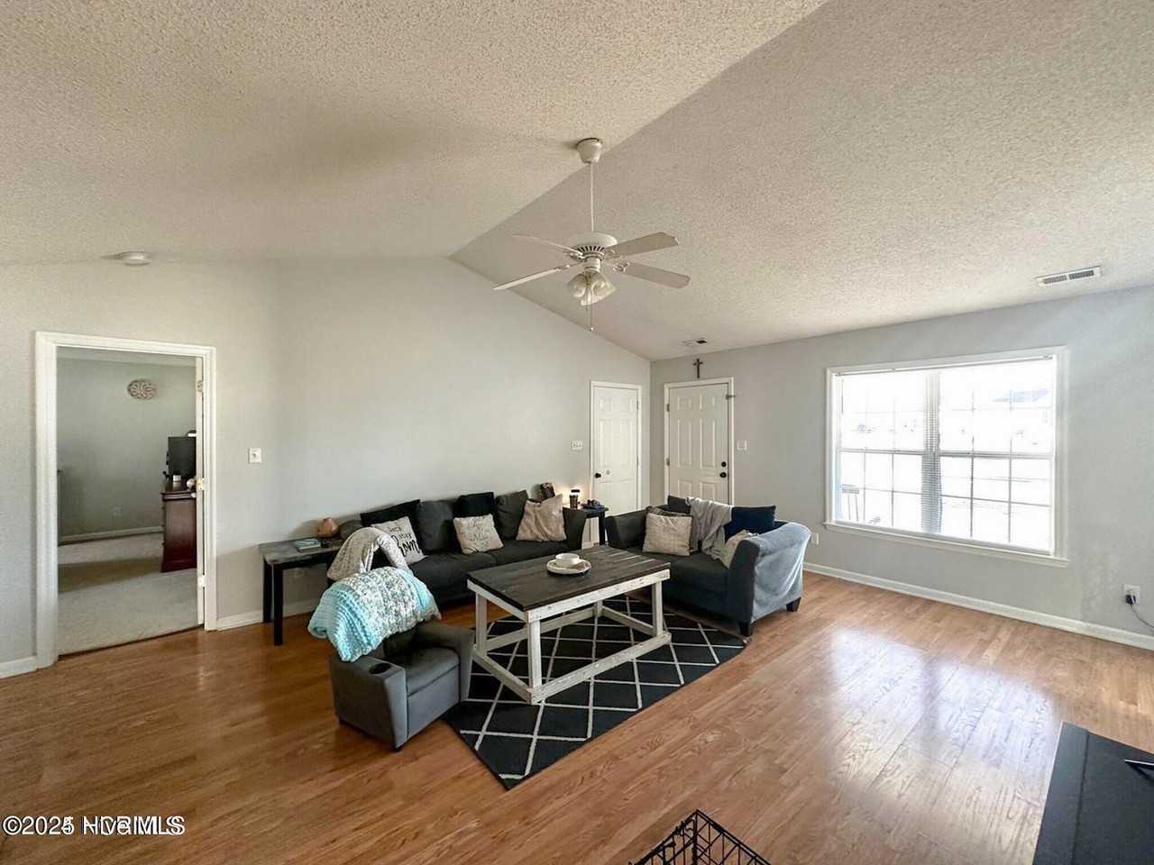 101 Luke Ct - Photo 2 of 12