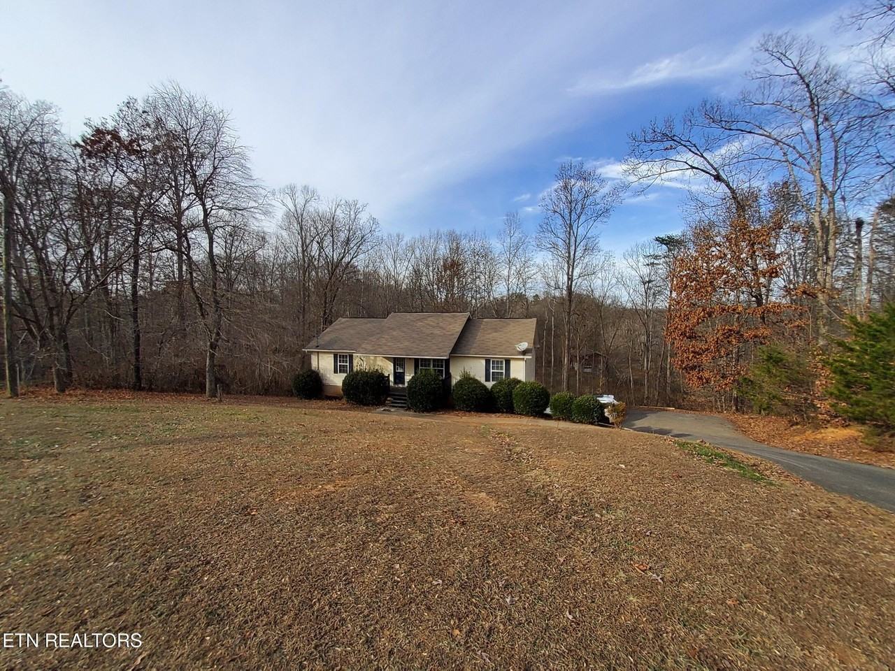 3843 Parkhurst Dr - Photo 4 of 36