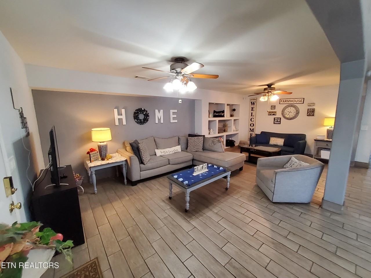 3843 Parkhurst Dr - Photo 7 of 36