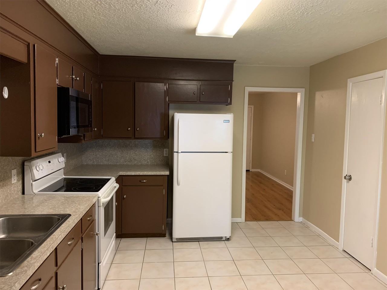 208 Yale Cir #210 - Photo 5 of 12