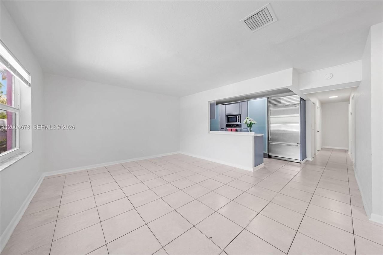 543 Sw 61st Ter #1 - Photo 6 of 25