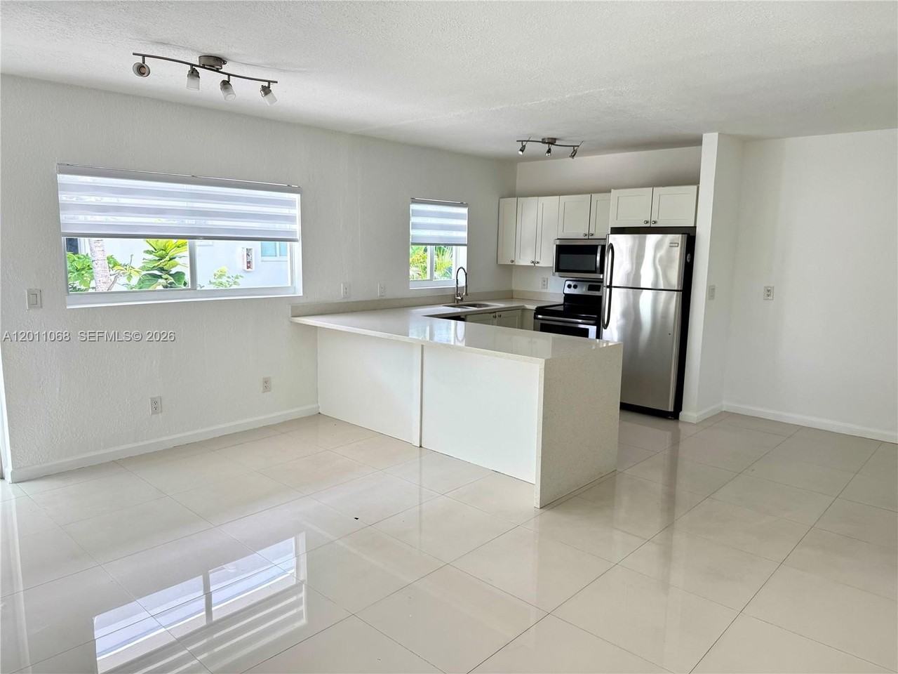 8035 Crespi Blvd #9