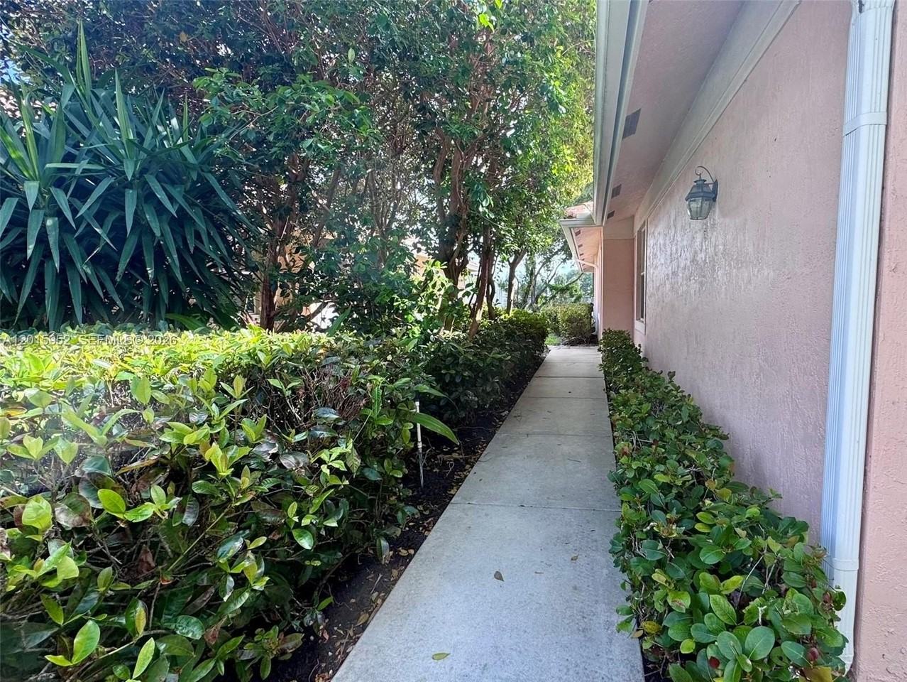 2450 S Coral Trace Cir - Photo 2 of 13