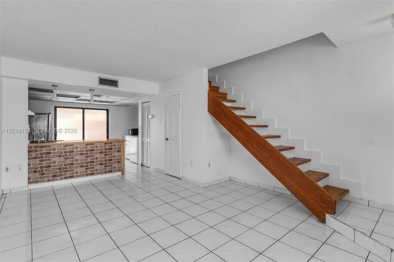 1811 Sw 107th Ave #2302 - Photo 7 of 32