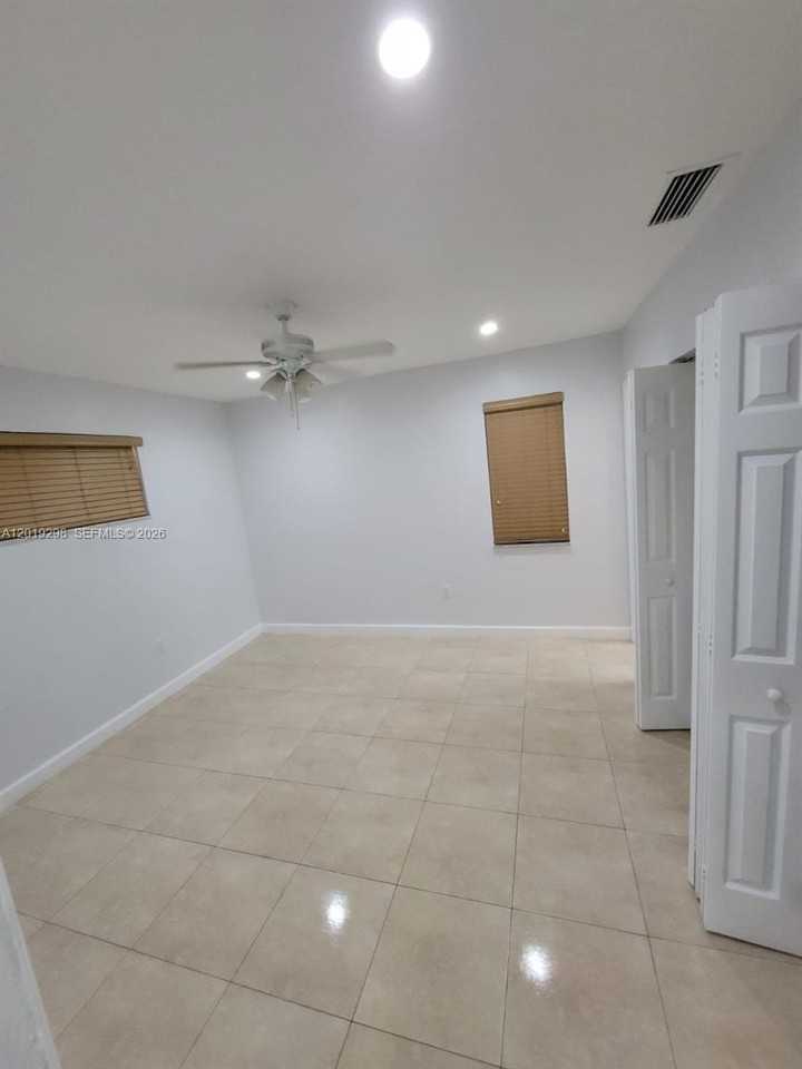 5780 Sw 61st St #5780 - Photo 7 of 12