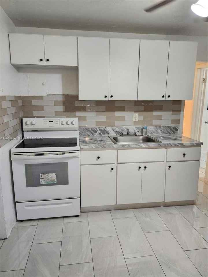 551 Ne 139th St #551 - Photo 2 of 8