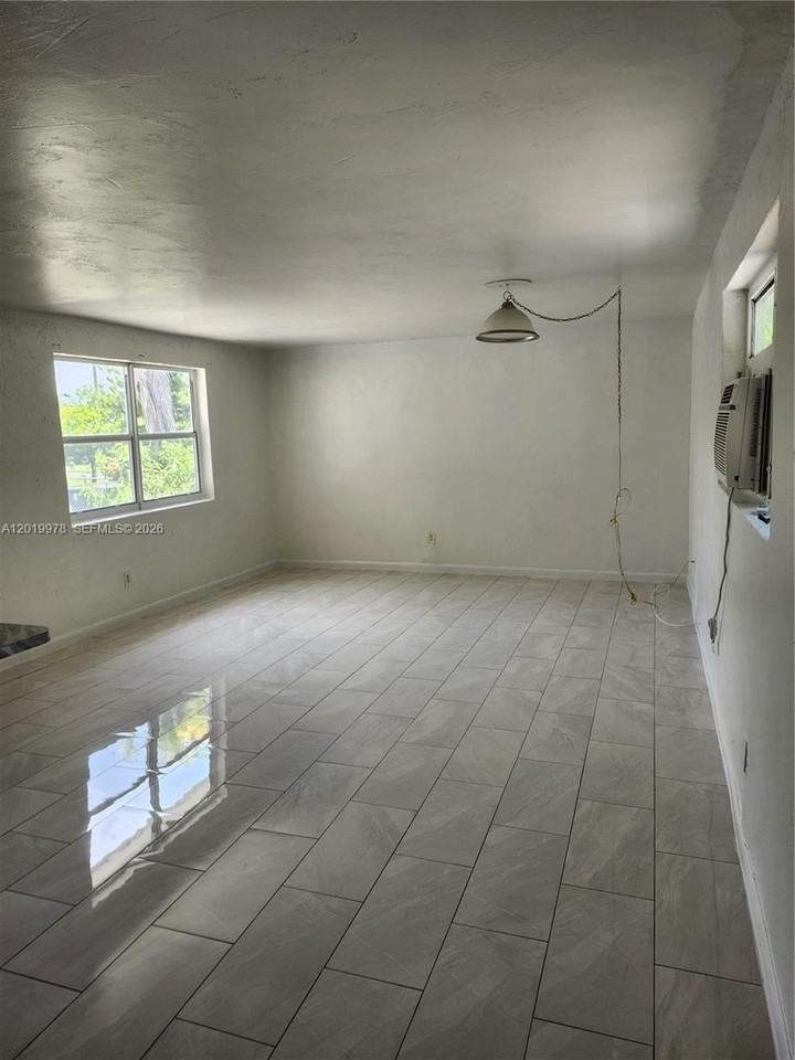 551 Ne 139th St #551 - Photo 7 of 8